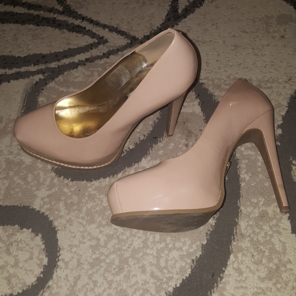 Simply Vera by Vera Wang Leather Pumps